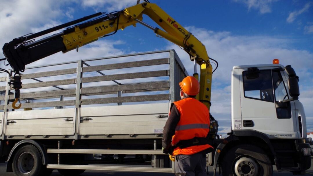 corso gru su autocarro, corso formazione gru autocarro a Bologna, Modena, Ferrara, Emilia-Romagna, Lombardia, formazione sicurezza gru su autocarro